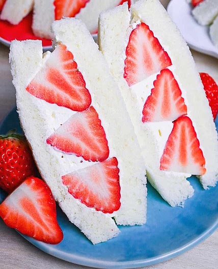 Japanese Strawberry Sandwich (Ichigo Sando)