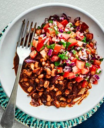 Black-eyed bean mole with salsa