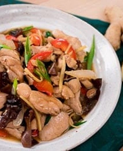 Ginger Chicken Stir-Fry (Gai Pad King) ไก่ผัดขิง