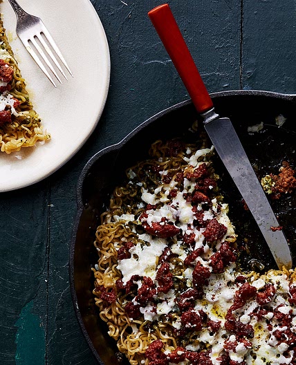 Chorizo, Pesto, & Mozzarella Noodle Pizza