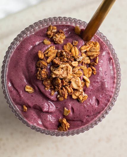 Blackberry Avocado Banana Smoothie with Cauliflower (vegan)