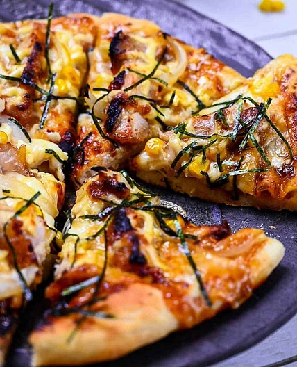 Japanese Teriyaki Chicken Pizza (てりやきチキンピザ)