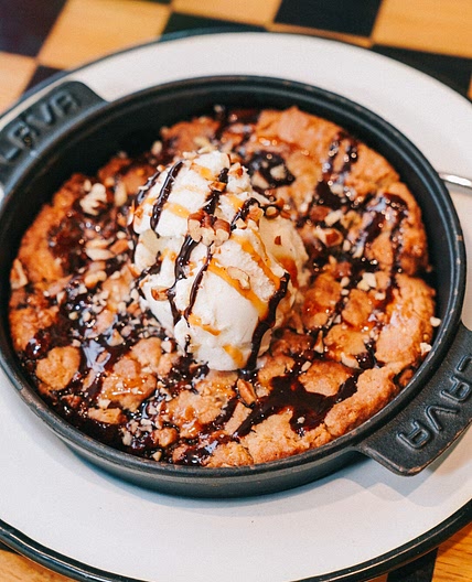 Homemade Restaurant Style Pizookie