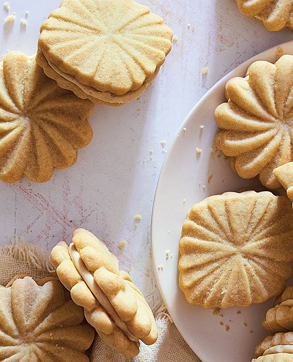 Maple Shortbread Sandwich Cookies