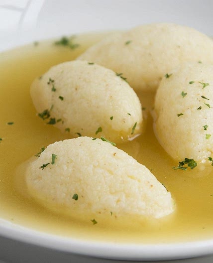 Grießklößchensuppe
