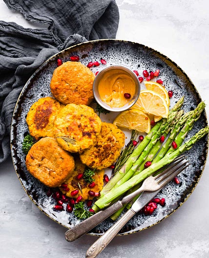 How to Make Salmon Cakes (Cooked 3 Ways)