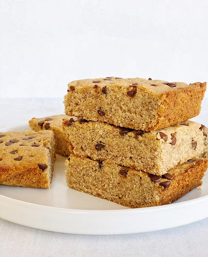 Vegan Blondies with Peanut Butter