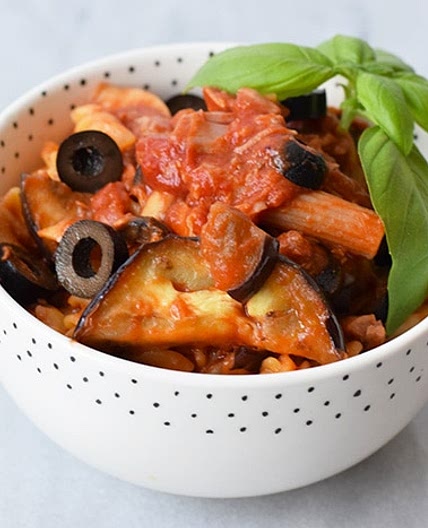 Low FODMAP pasta with tuna, grilled eggplant and black olives