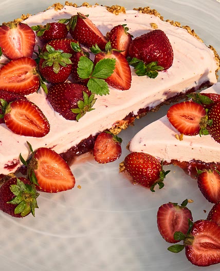 Strawberry-Pretzel Ice Cream Pie