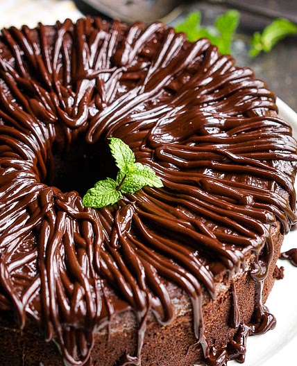 Sour Cream Dark Chocolate Pound Cake😍