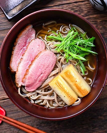 Duck soba noodles soup (kamo nanban soba)