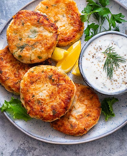 Salmon Cakes with Chive and Garlic Sauce