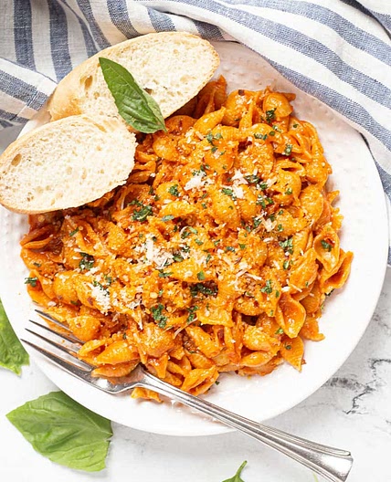 Gigi Hadid Pasta (with and without vodka)