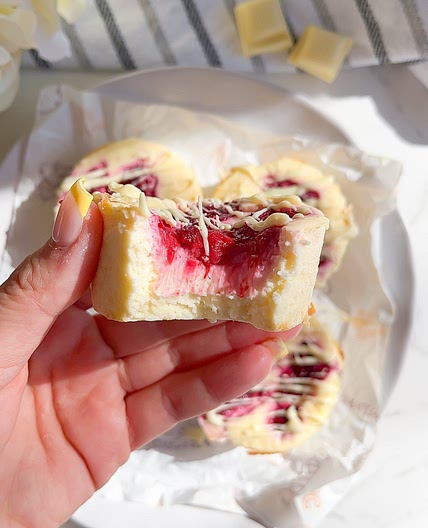 Mini Raspberry White Chocolate Cheesecakes – Low Calorie, High Protein