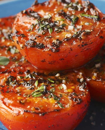 Gegrillte Kräutertomaten