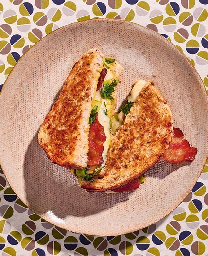 Grilled cheese à la tombée de poireau et au bacon