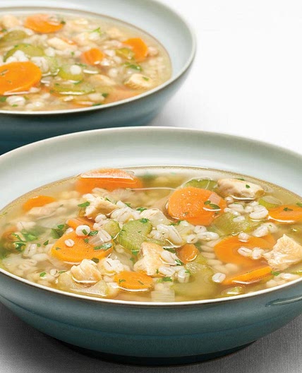 Soupe réconfortante à l'orge et au poulet