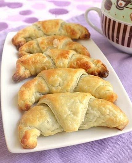 Cornetti di pasta sfoglia alla nutella