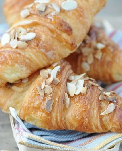 Croissant au miel et aux amandes