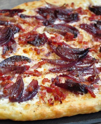 Focaccia con mascarpone e cipolle