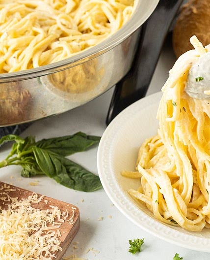 One Pot Creamy Garlic Noodles