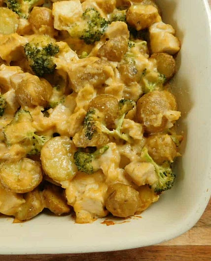 Cheesy chicken broccoli & potato bake
