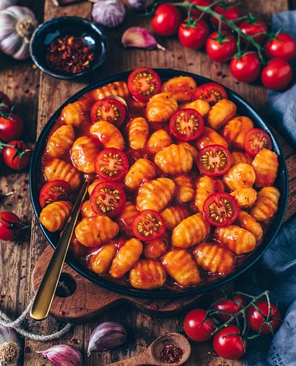 Gnocchi with tomato sauce (easy, vegan recipe)