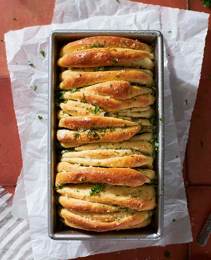 Sourdough Discard Garlic Pull Apart Bread