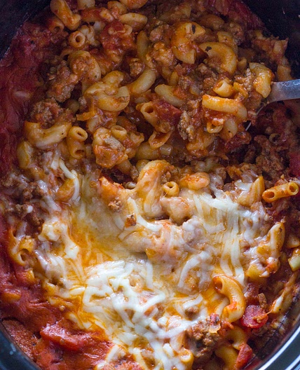 slow cooker ground beef and cheese pasta