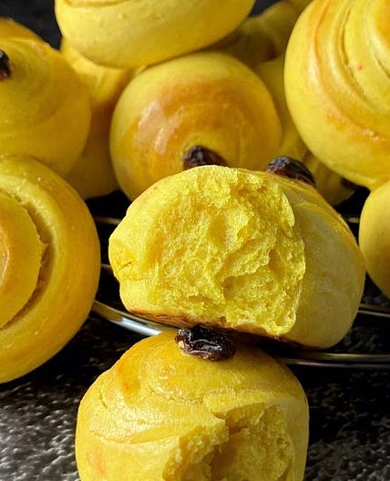 Swedish Lussekatter (saffron buns)