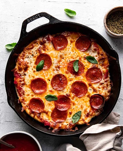 The Best Cast Iron Skillet Pizza (30 Minute)