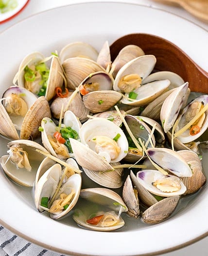 Japanese Sake Steamed Clams
