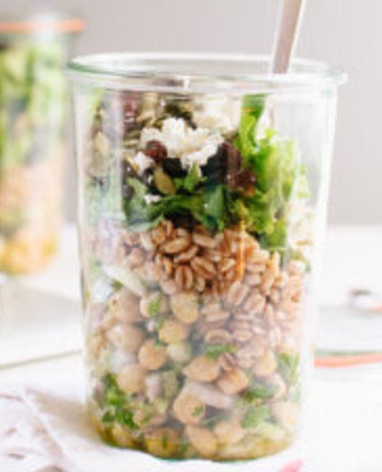 Mason Jar Chickpea, Farro and Greens Salad (plus lunch packing tips!)