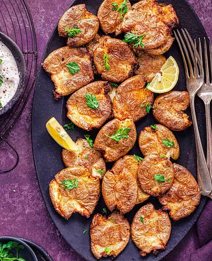 Air fryer smashed potatoes (Easy & Crispy!)