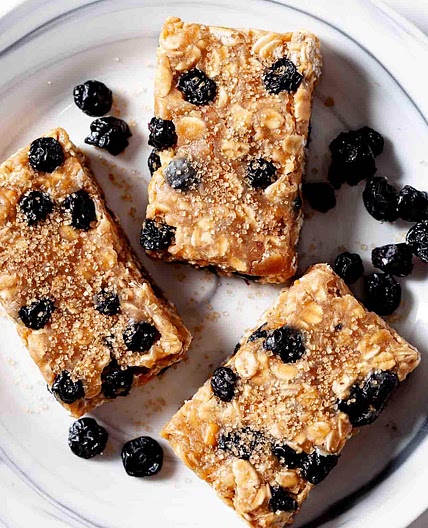 5-Ingredient Protein Bars (no-bake!)