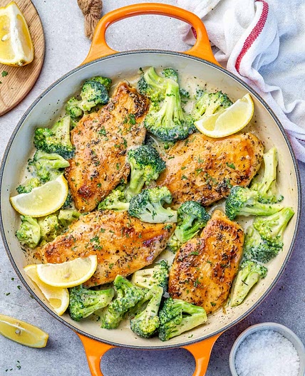 Creamy Chicken and Broccoli Skillet
