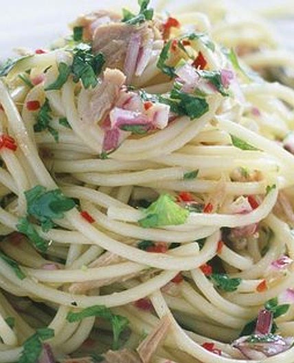 Spaghetti with tuna, capers and chilli