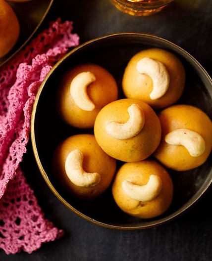 Besan Ladoo (Easy Besan ke Laddu Recipe)