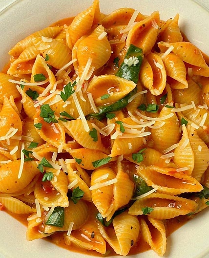 Vegan Creamy Tomato Pasta