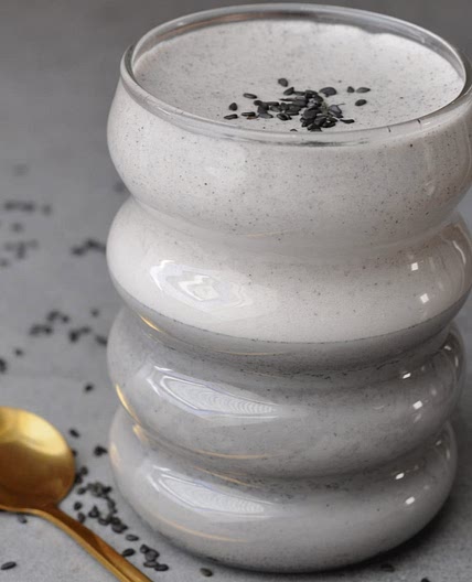 Black sesame latte