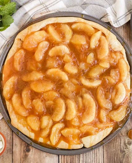 Caramel Apple Pizza