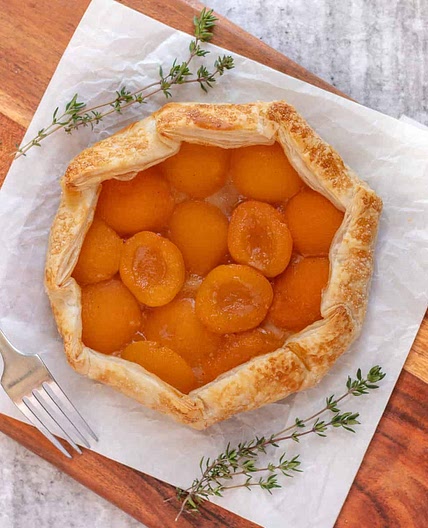 Easy apricot galette with puff pastry