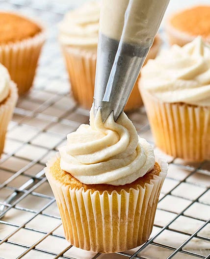 Quick and Almost-Professional Buttercream Icing