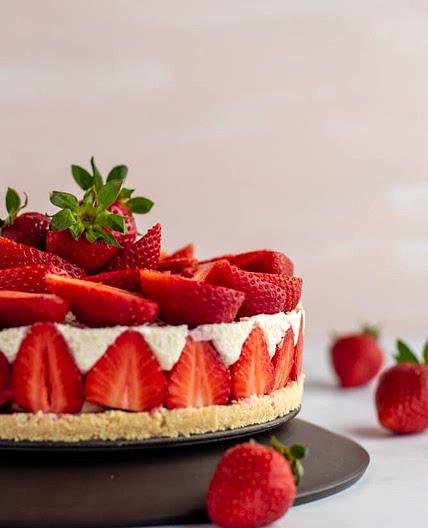 Strawberry Couscous Cheesecake