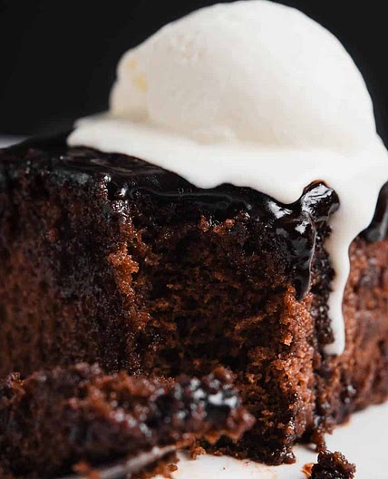 Old-Fashioned Chocolate Cake - Sokolatopita