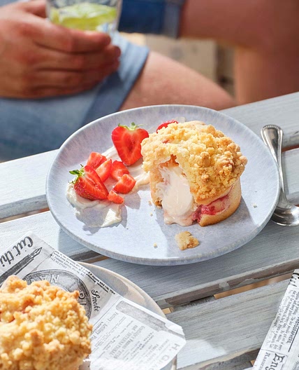Vegane Cheesecake Muffins mit Erdbeeren
