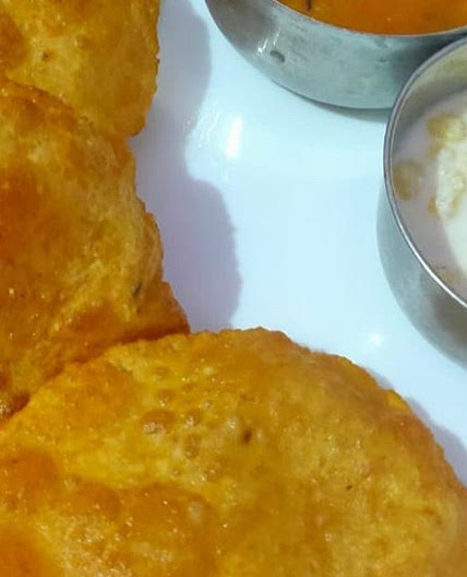 आलू बेसन पूरी (Aloo Besan puri recipe in Hindi)