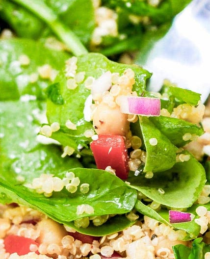 Mediterranean Quinoa Salad with Spinach and Chickpeas Recipe