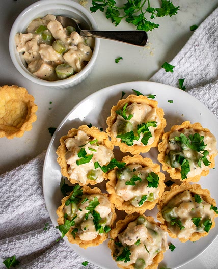 Tarteletter (Tartlets w/ Chicken and Asparagus)