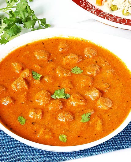 Soya Chunks Curry Recipe (Meal Maker Curry)